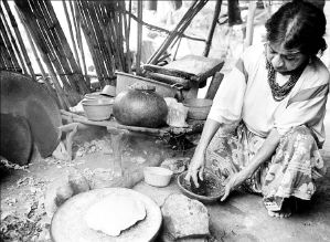 pobreza-mujer-tortillas-gro