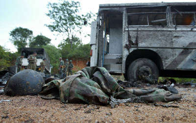 Atentado suicida en Sri Lanka; 102 muertos