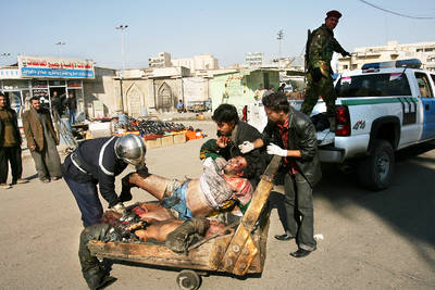 IRAK: MAS DE 100 MUERTOS EN ATENTADOS