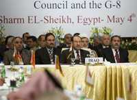 Nuri Maliki (centro), primer ministro de Irak, en los trabajos de la reunión, que se llevó a cabo en el balneario egipcio de Sharm el Sheij