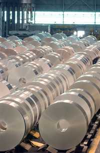Rollos de aluminio en una planta de Alcoa en Newburgh, Indiana