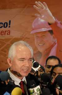 Rafael Ramírez, secretario de Energía de Venezuela, ayer durante el acuerdo con petroleras que operan en la faja del Orinoco