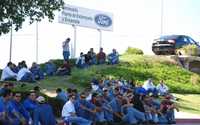 Trabajadores de la Ford en Hermosillo, durante el paro de labores en protesta por la designación de Juan José Sosa Arreola, como dirigente nacional del sindicato de esa compañía