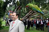 El jefe de Gobierno, Marcelo Ebrard, presentó ayer en el aviario del zoológico de Chapultepec el Plan Verde de la ciudad de México, el cual incluye restringir el agua a quien no la pague, entre otras acciones