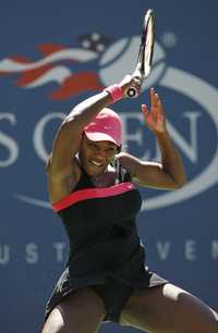 Serena Williams superó a la francesa Marion Bartoli 6-3 y 6-4 y aspira a coronarse en el Abierto de Estados Unidos, que reparte premios por 19.6 millones de dólares