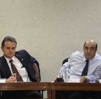Pedro Joaquín Coldwell y Jesús Murillo Karam, durante la ríspida reunión de comisiones unidas en el Senado