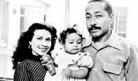Gabriela Huesca con sus padres Gabriela y Andrés, en los años 50