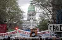 Organizaciones humanitarias se manifiestan en Buenos Aires durante el primer aniversario de la desaparición del albañil