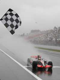 El británico Lewis Hamilton fue el mejor en Fuji, pese a la lluvia que exigió concentración al máximo a los pilotos