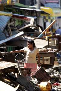 Locales demolidos en el principal mercado de Villahermosa, debido a los graves daños que sufrieron por la inundación