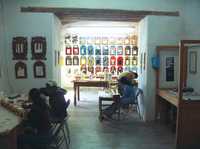 Aspecto de los talleres comunitarios de Santa Ana Zegache, municipio de Ocotlán, Oaxaca, fundados por el pintor Rodolfo Morales (1925-2001)