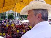El "presidente legítimo" de México, Andrés Manuel López Obrador, durante un mitin en Tetecala de las Reformas, en el estado de Morelos