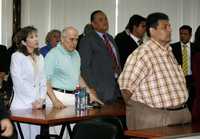 Los propietarios y el gerente del supermercado Ycuá Bolaños escuchan en la sala de un tribunal de Asunción la sentencia de los magistrados