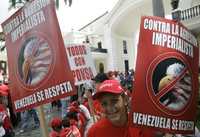Trabajadores de la petrolera paraestatal venezolana se manifiestan en la Asamblea Nacional de Caracas contra la trasnacional ExxonMobil