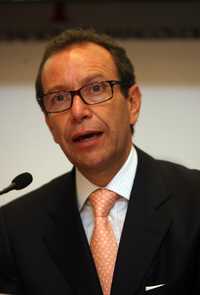 El presidente de la Asociación de Banqueros, Enrique Castillo Sánchez Mejorada, ayer en conferencia de prensa en el Club de Banqueros