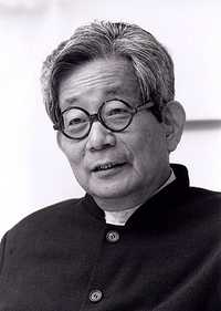 Kenzaburo Oe, premio Nobel de Literatura 1994 y autor de Notas de Okinawa, libro por el que fue demandado en la vía civil