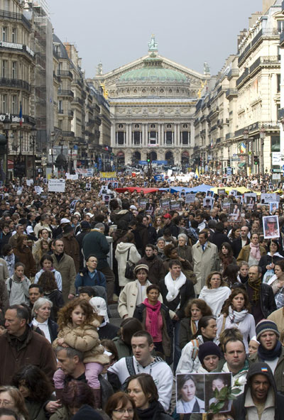 "Liberen a Ingrid Betancourt", clamor en Francia