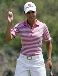 La mexicana Lorena Ochoa se colocó al frente del torneo LPGA Ginn Open