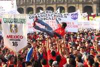Integrantes del Congreso del Trabajo durante el mitin en el Zócalo