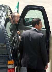 Los vehículos que utiliza el presidente Felipe Calderón, de "vital importancia" para su seguridad