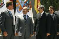 Al centro, el presidente Felipe Calderón con Arnold Schwarzenegger, Natividad González y Juan Camilo Mouriño