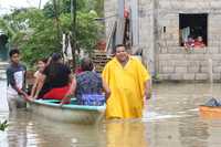 La depresión tropical Arthur sorprendió con torrenciales lluvias a habitantes de Tabasco y provocó desbordamientos en zonas bajas cercanas al río Teapa
