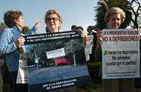 Vecinos de las Lomas protestaron contra los pasos a desnivel en Reforma