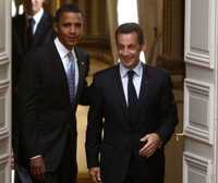Barack Obama y Nicolas Sarkozy, en París antes de una rueda de prensa en el Palacio del Elíseo