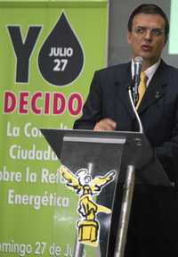 El jefe de Gobierno, Marcelo Ebrard, atajó ayer a los detractores de la consulta sobre la reforma energética