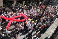 Marcha de mujeres contra el VIH/sida a su paso por el Centro Histórico