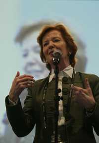 Mary Robinson, durante su participación en la séptima Conferencia Internacional sobre el VIH/sida, en el Centro Banamex