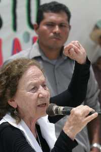 La senadora Rosario Ibarra de Piedra y el vocero de los opositores a La Parota, Marco Antonio Suástegui, llamaron a comuneros y ejidatarios a estar alertas y movilizarse contra el proyecto