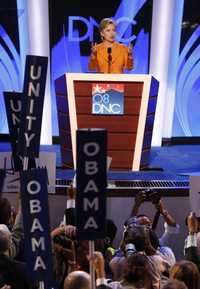 Hillary Rodham Clinton durante su discurso ayer en la Convención Nacional Demócrata que se desarrolla en Denver, donde llamó a sus partidarios a respaldar incondicionalmente a Barack Obama