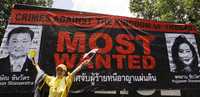 Tailandeses antigubernamentes se manifiestan en Bangkok contra el ex premier Shinawatra y su esposa