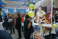 Miguel Ángel Morales y América Torres realizaron una protesta frente a la guardería donde murió su hijo