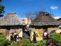 Dos instalaciones que pertenecían a la recientemente desaparecida casa de la cultura y el museo de San Juan Chamula. En la primera se impartían talleres a los pobladores de ese municipio chiapaneco