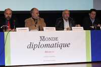 Luis Hernández, Lorenzo Meyer, Jean François Boyer y Jorge Zepeda participaron en la presentación del periódico mensual Le Monde diplomatique, que La Jornada entrega a los suscriptores