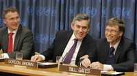 Gordon Brown, primer ministro británico, y el magnate Bill Gates, ayer en una rueda de prensa tras el encuentro de alto nivel para hablar sobre las Metas de Desarrollo del Milenio en Nueva York
