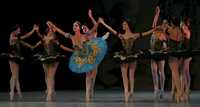 Bailarinas del Ballet Nacional de Cuba, ayer, durante la celebración por las seis décadas de la compañía fundada por Alicia Alonso