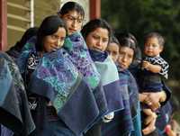 Mujeres tzotziles de la comunidad de Elambo Bajo, en el municipio de Zinacantán, Chiapas. En el estado las propuestas para proyectos ecoturísticos se han multiplicado, pero ahora surgen movimientos de rechazo en El Corralito y las comunidades circundantes: Epazotal, San Antonio de los Baños, Pinabetal y San José de los Baños