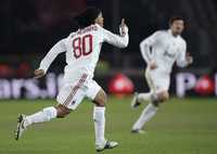 Ronaldinho anotó un gol con el AC Milan, pero al final su equipo igualó 2-2 con Torino