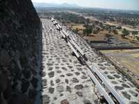 Las perforaciones y fisuras provocarán filtraciones que, al secarse y volverse a humedecer, generarán un acelerado proceso de deterioro de esas pirámides de la zona arqueológica de Teotihuacan