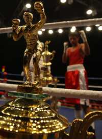 El tradicional torneo boxístico Guantes de Oro se llevó a cabo en la arena México