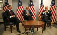 El próximo jefe de la Casa Blanca, Barack Obama (al centro), el vicepresidente electo, Joe Biden (a la derecha),  y el senador Lindsey Graham, durante un encuentro en Washington como parte de los trabajos para la transición de gobierno en Estados Unidos