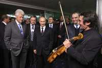 El primer ministro ruso, Vladimir Putin (al centro), y el ex presidente Bill Clinton asisten a una recepción de los participantes en el Foro Económico Mundial en Davos, Suiza
