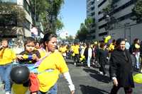 Simpatizantes del PRD realizaron ayer una marcha de la glorieta de la Diana al Comité Técnico del partido para apoyar a Javier del Villar, quien se registró como candidato a delegado en Miguel Hidalgo