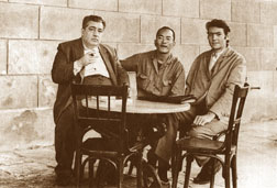 Con José Lezama Lima y el Chino López, Cuba, ca. 1963. Foto: César Malet