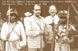 Con William Cameron Townsend e indígenas de la selva amazónica, Perú, marzo 1961