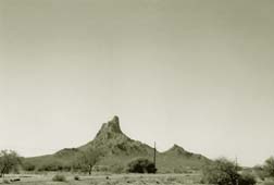 Pico de Picacho. En primer plano, la carretera 10