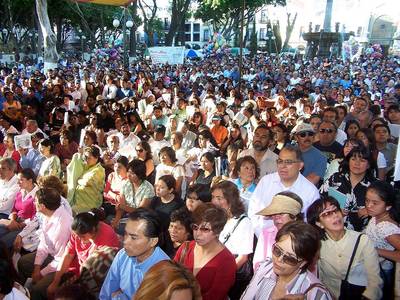 "¡Lydia, no estás sola!", coro en el zocalo poblano